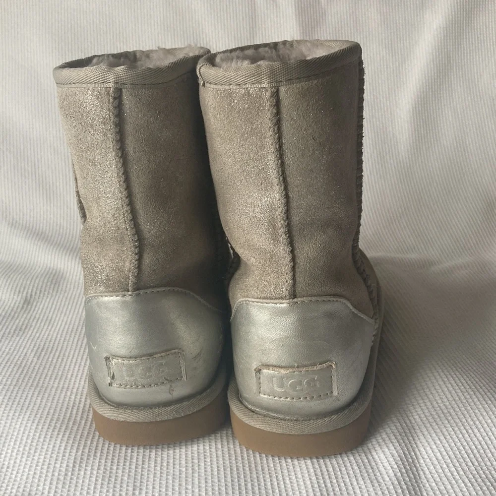 UGG Australia Glitter Shimmer Sherpa lined   Warm Boots Silver Size 5 Suede